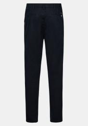 Chino Modern mit Schullogo